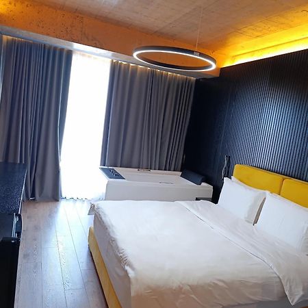 Toka Hotel Restaurant Udenisht Luaran gambar