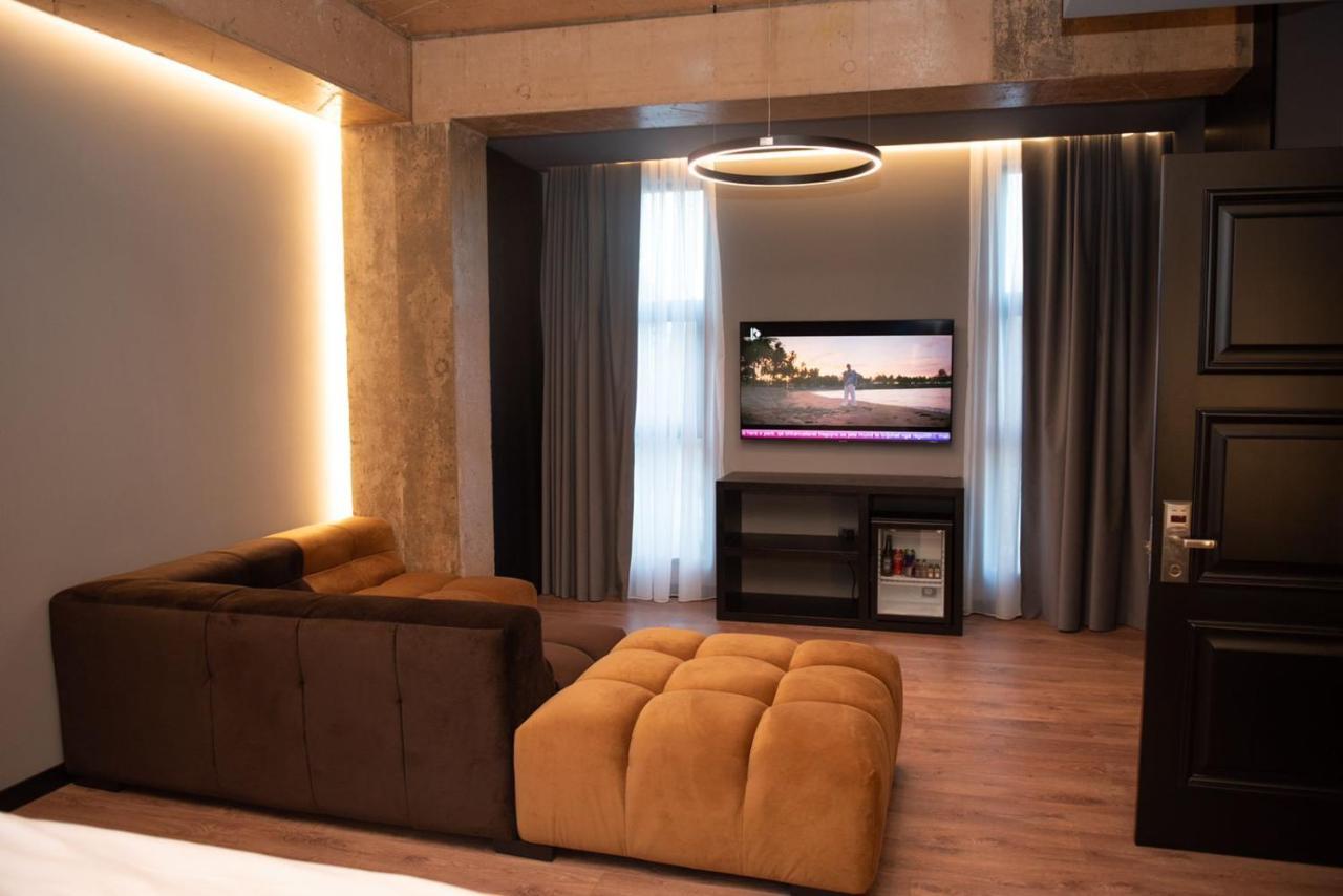 Toka Hotel Restaurant Udenisht Luaran gambar