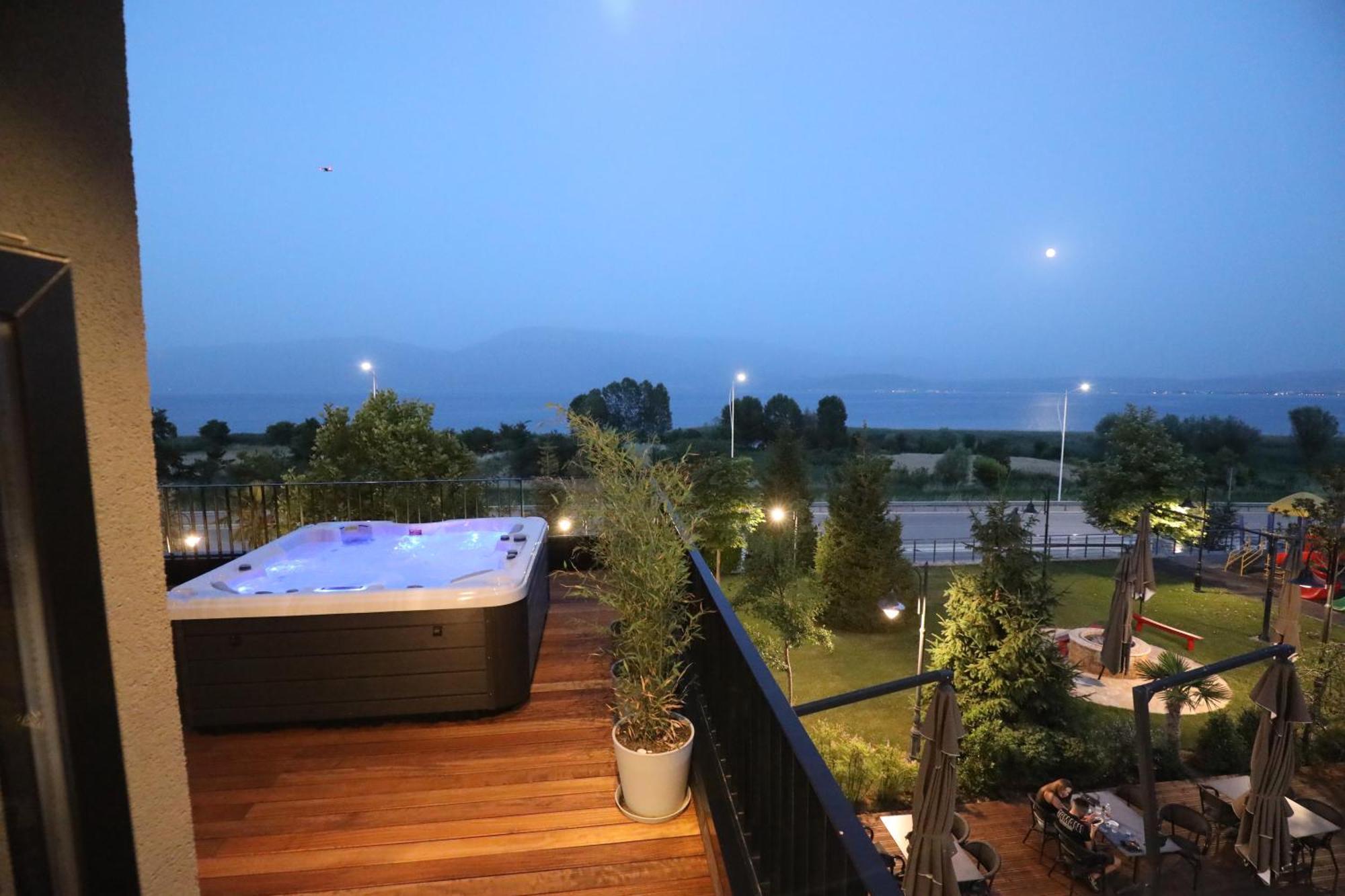 Toka Hotel Restaurant Udenisht Luaran gambar
