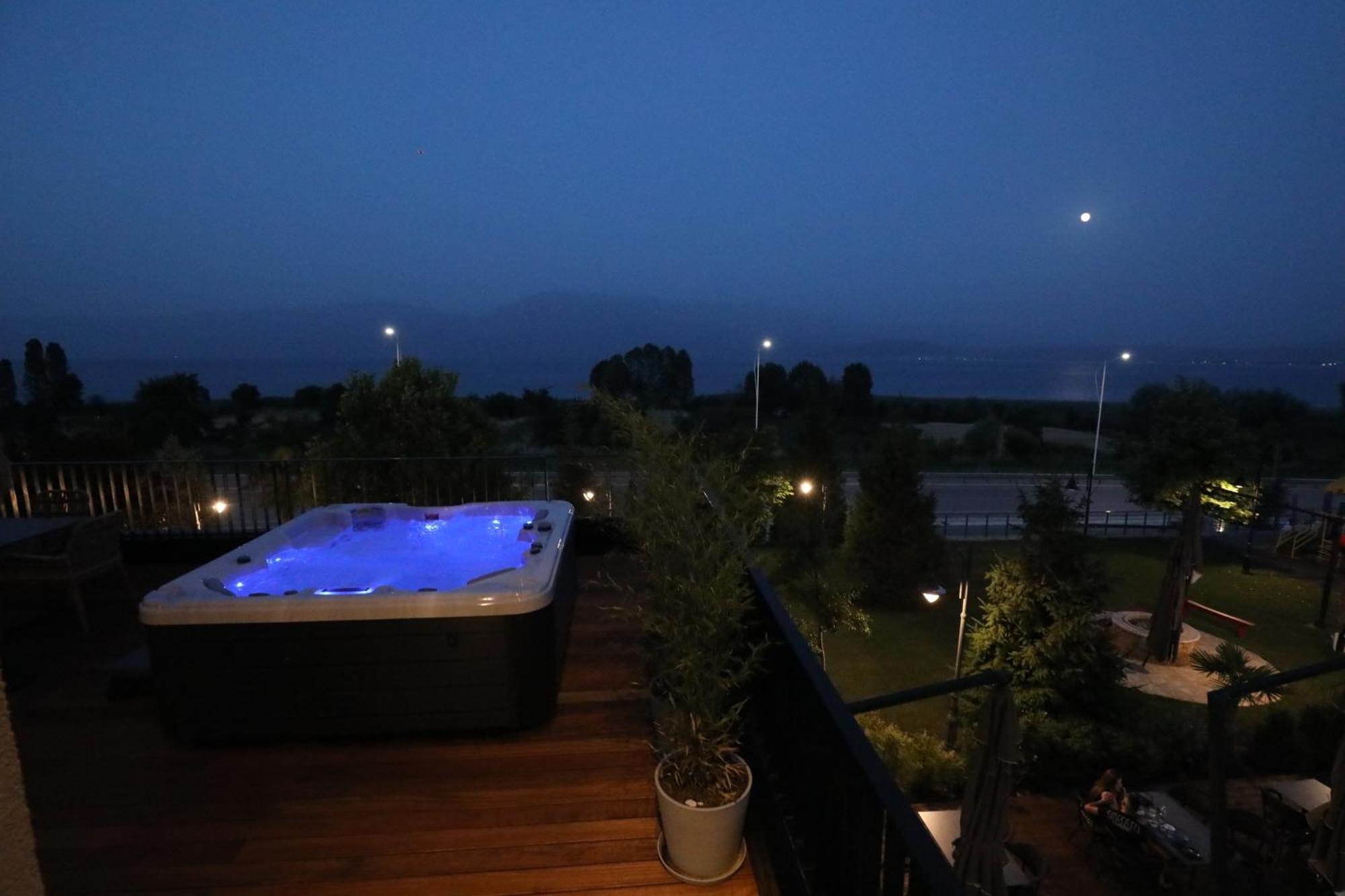 Toka Hotel Restaurant Udenisht Luaran gambar