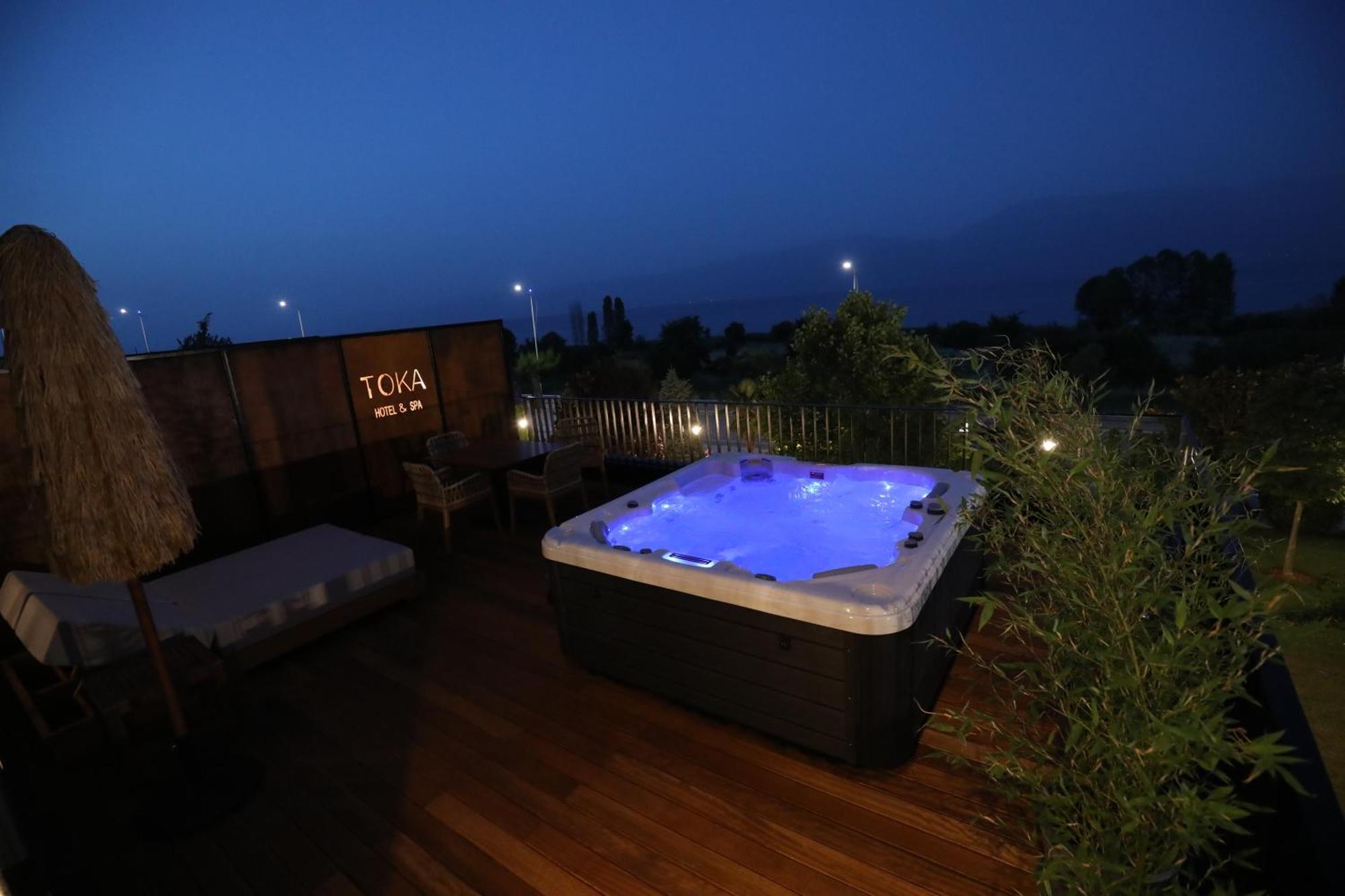 Toka Hotel Restaurant Udenisht Luaran gambar