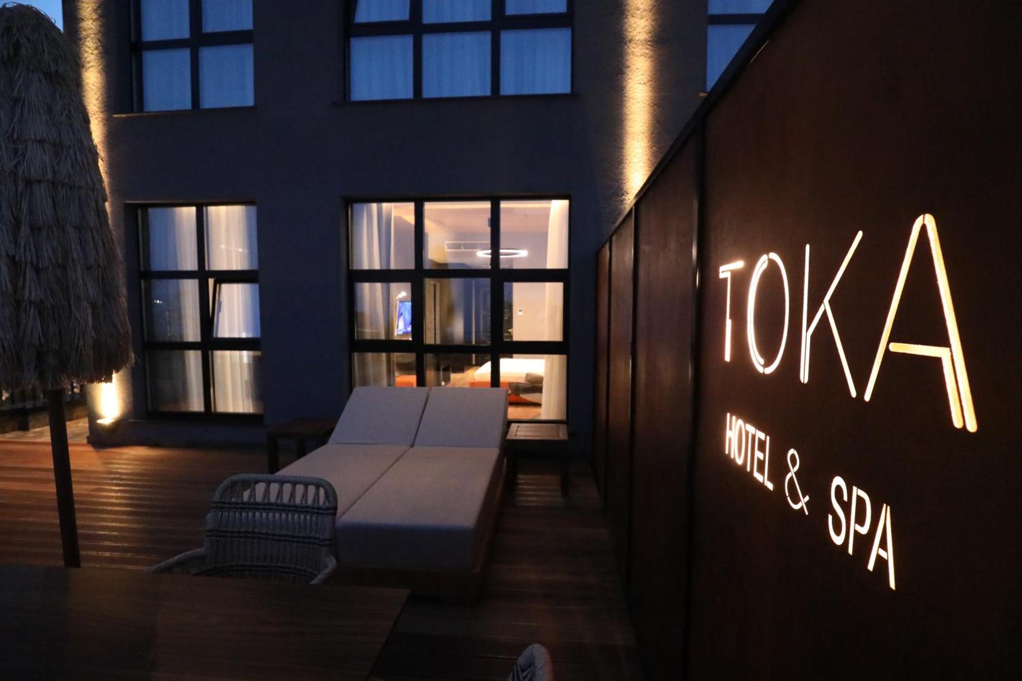 Toka Hotel Restaurant Udenisht Luaran gambar