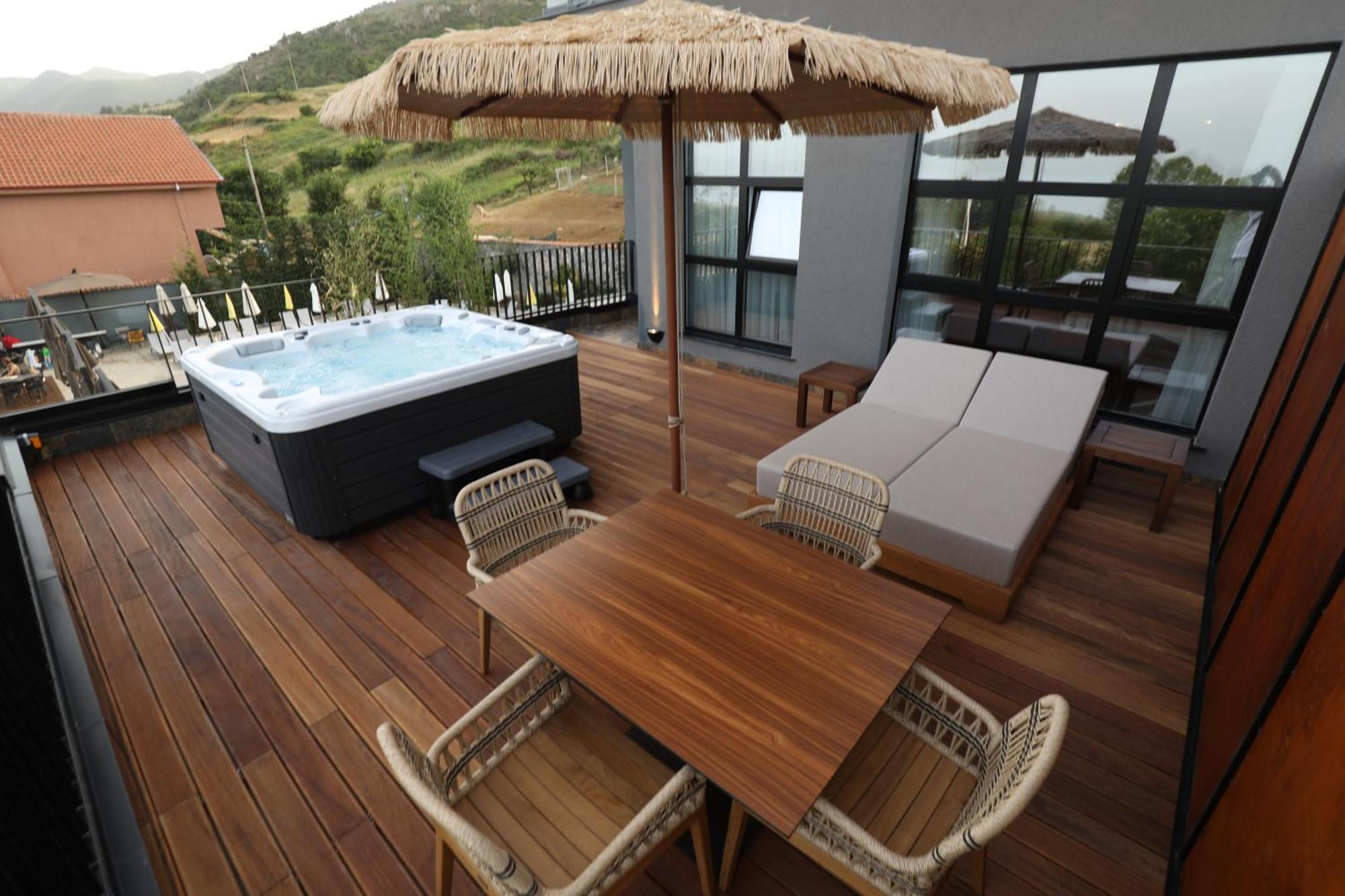Toka Hotel Restaurant Udenisht Luaran gambar
