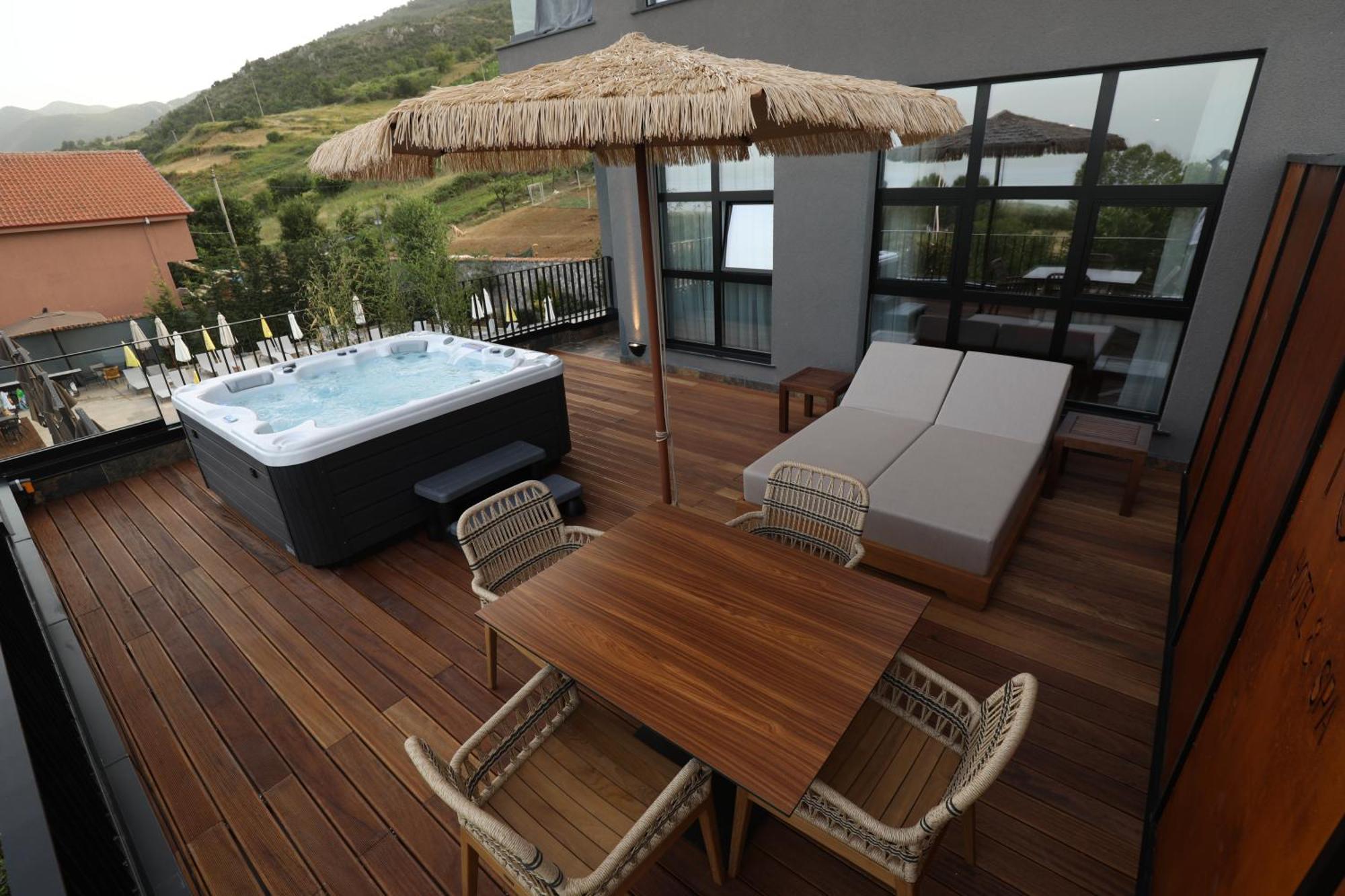Toka Hotel Restaurant Udenisht Luaran gambar