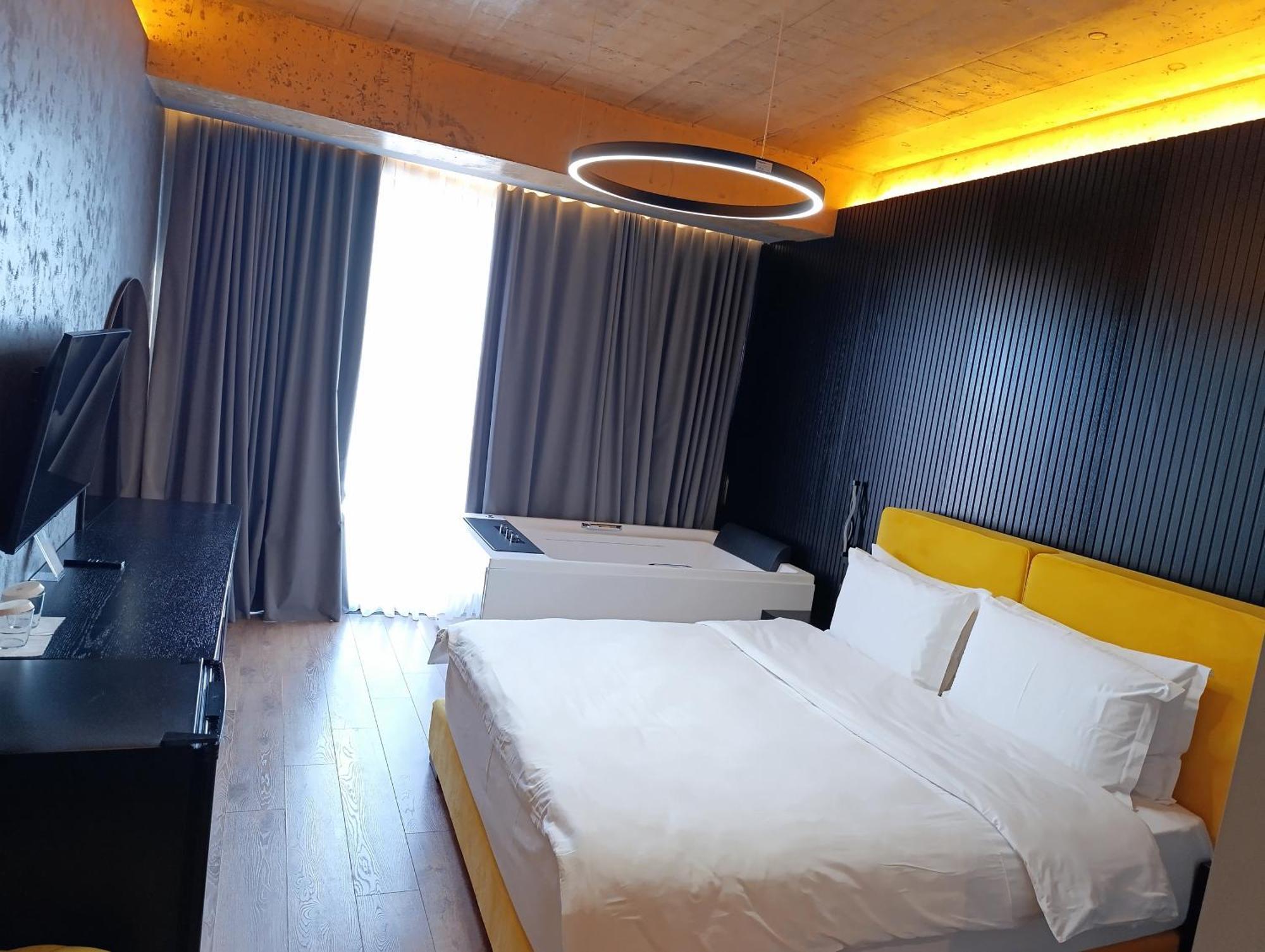 Toka Hotel Restaurant Udenisht Luaran gambar