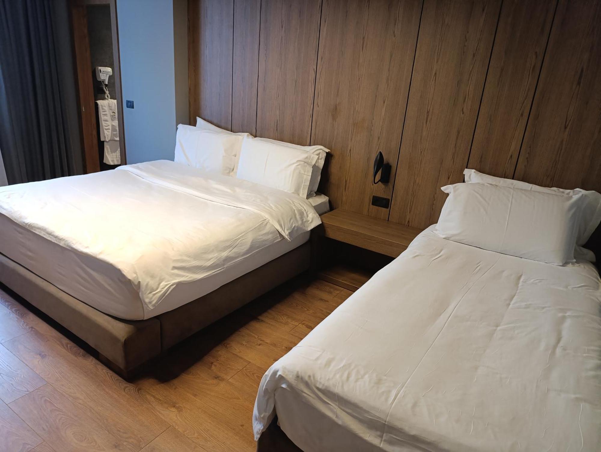 Toka Hotel Restaurant Udenisht Luaran gambar