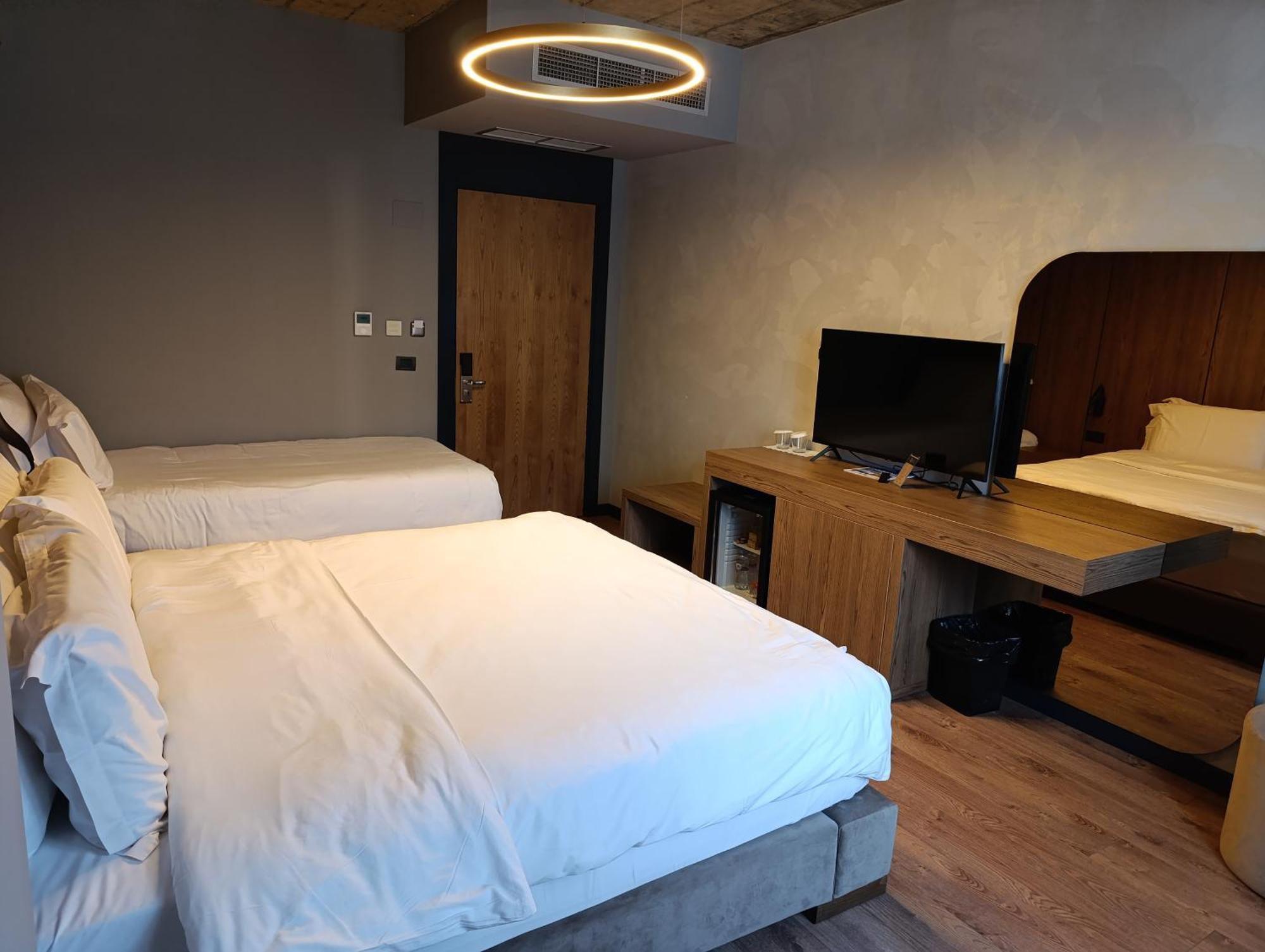 Toka Hotel Restaurant Udenisht Luaran gambar