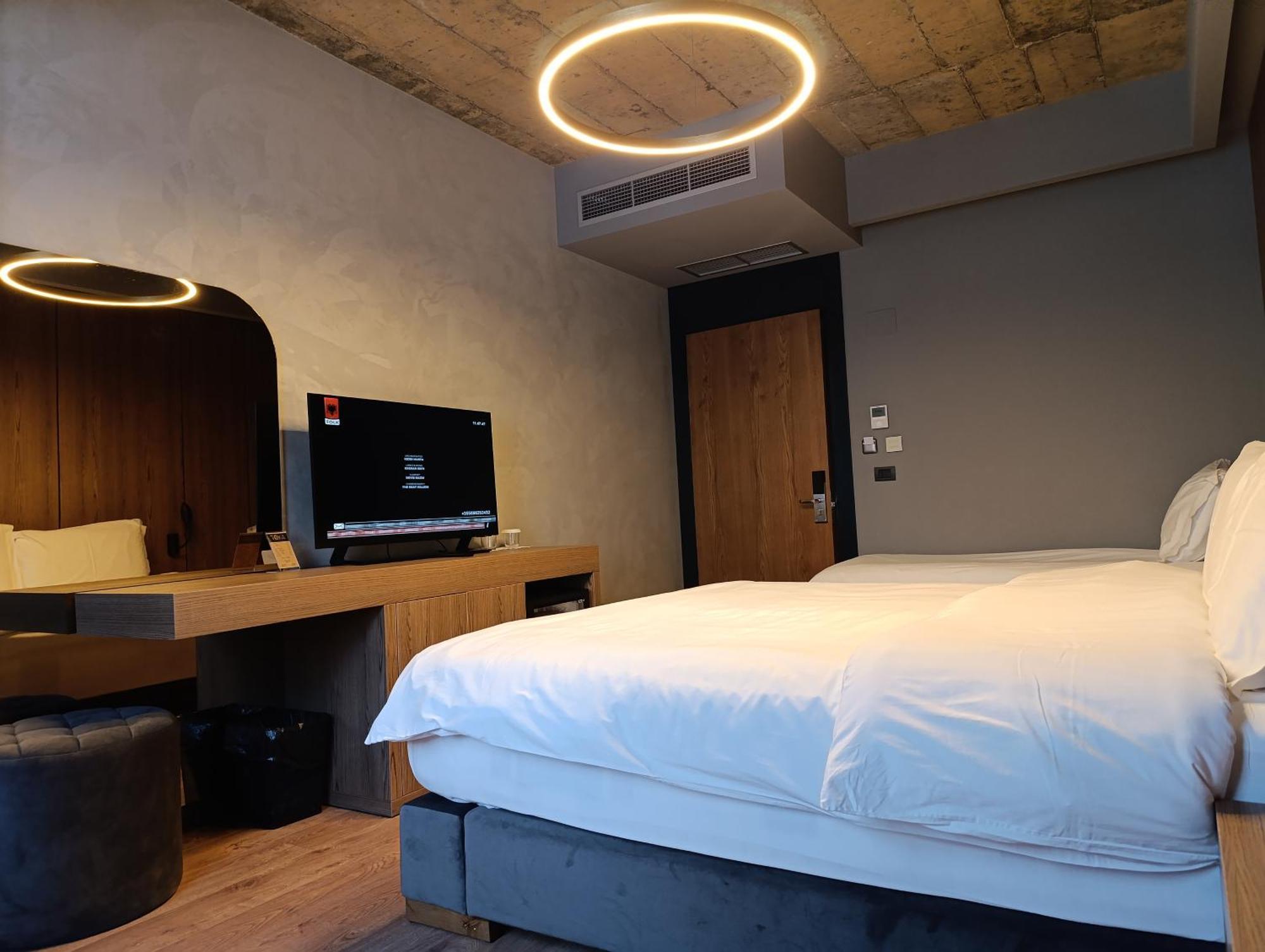 Toka Hotel Restaurant Udenisht Luaran gambar