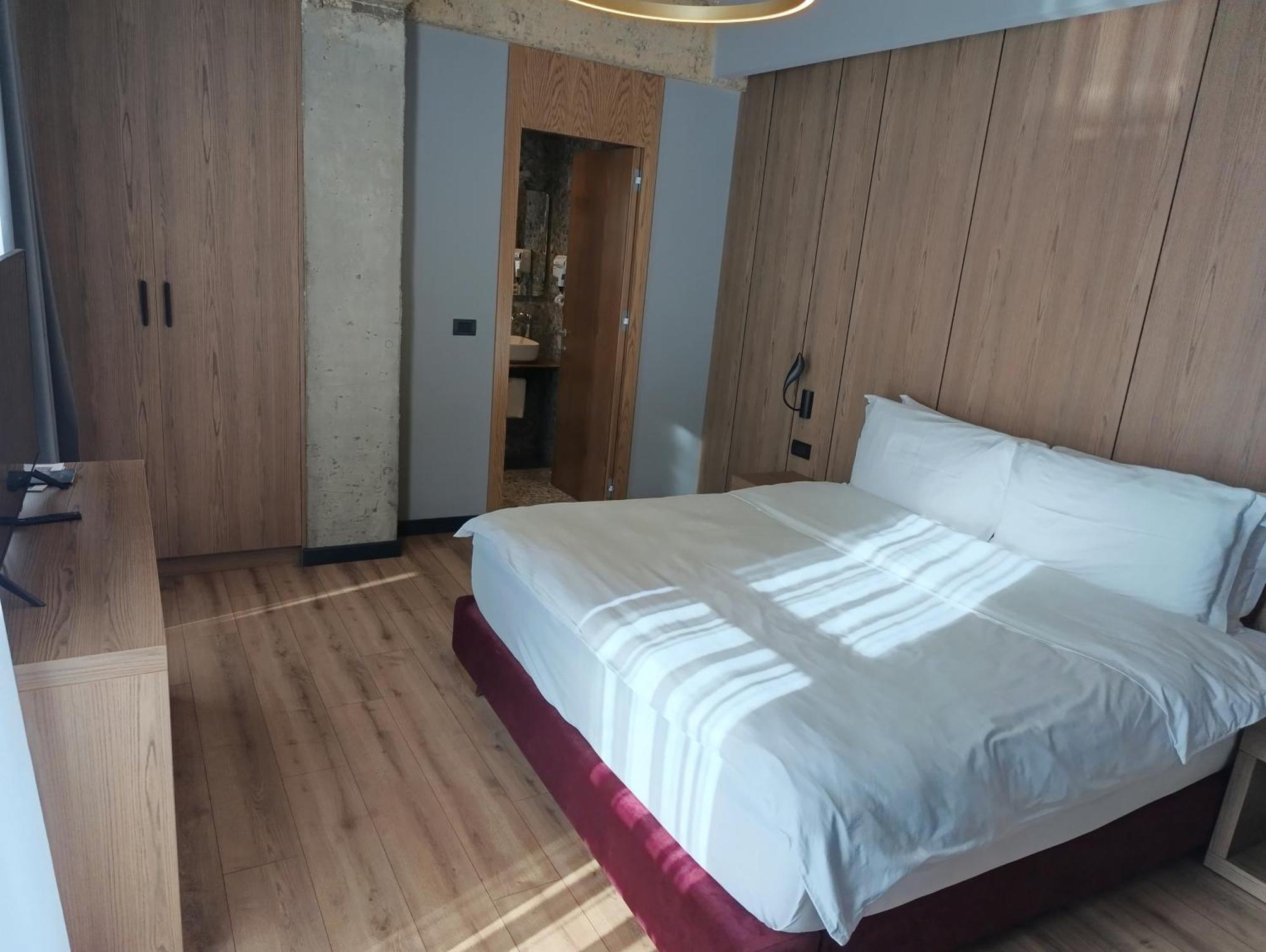 Toka Hotel Restaurant Udenisht Luaran gambar