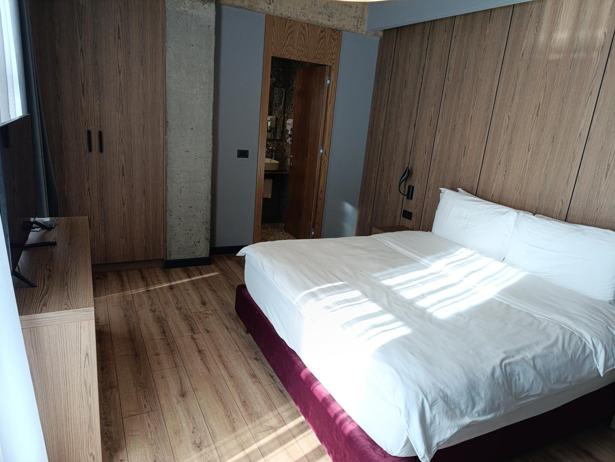 Toka Hotel Restaurant Udenisht Luaran gambar